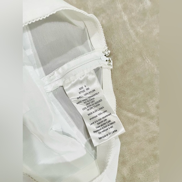 White by Vera Wang Wedding Dress – Strapless, Tiered Skirt, Train, Size 2 - Picture 12 of 16